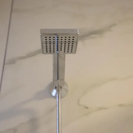 Robert Center * Berat