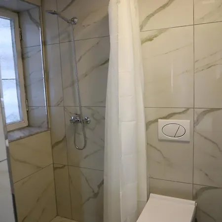 Robert Center Berati